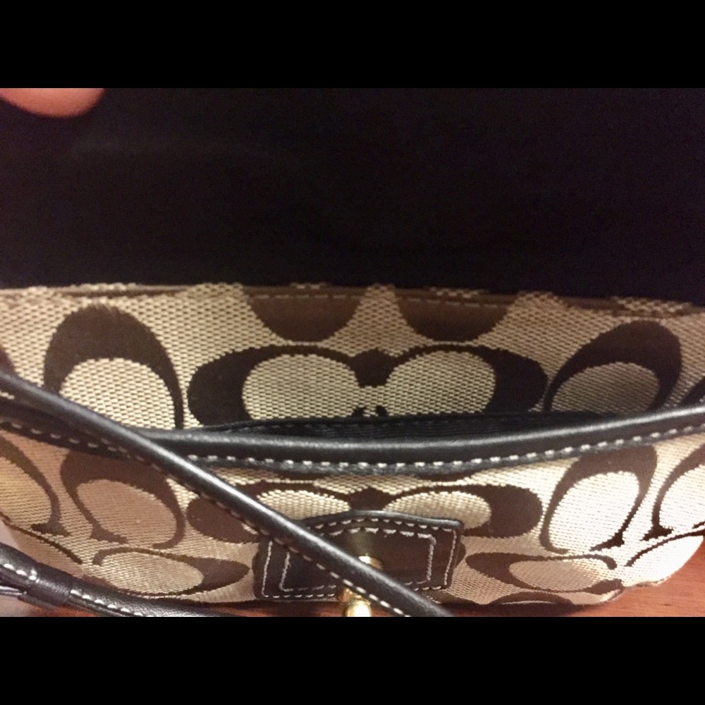 Coach classic logo clutch EUC - Picture 5 of 7